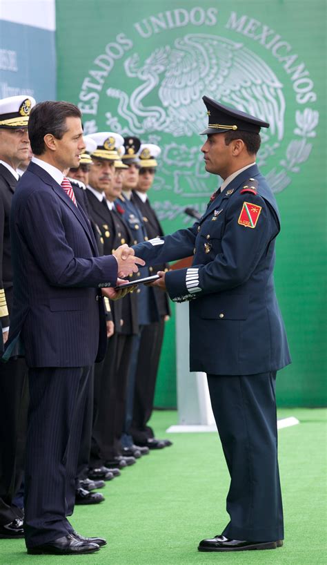 Entrega De Menciones Honoríficas A Las Unidades Y Personal Del Ejército
