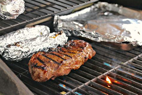 Serve this grilled flank steak recipe with crusty bread to soak up the deliciousness. Copycat Texas Roadhouse Steak Rub - The Cozy Cook