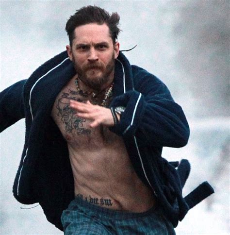 Tom Hardy Runs In His Underwear For Stand Up To Cancer Lainey Gossip