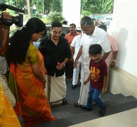 Those being directed to move to camps should do so without fail. Kamal Haasan visits Kerala CM Pinarayi Vijayan; celebrates ...