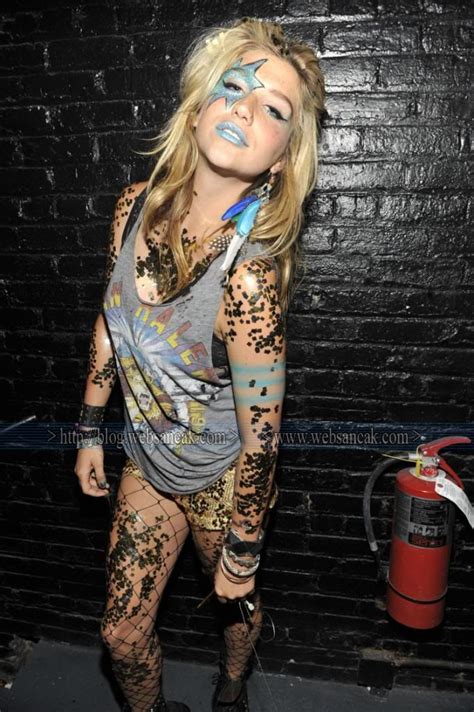 Kesha Love Her Hair Makeup Clothes Etc Hot Halloween Costumes