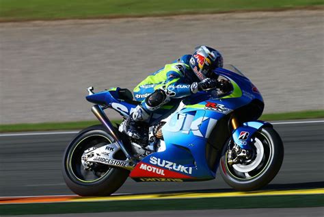 The spaniard, who rides for suzuki, finished in sixth place at the qatar grand prix late last month. Maverick Vinales makes factory Suzuki debut | MCN