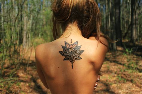 10 Tatuajes Para La Espalda De Las Mujeres Y Su Significado
