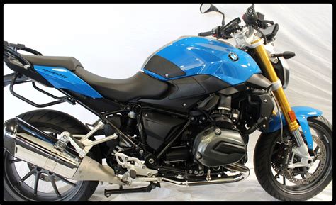 They call it the boxer roadster for the keen rider.. BMW R1200R (2015 - CURRENT) - SNAKESKIN - RaceSupplies