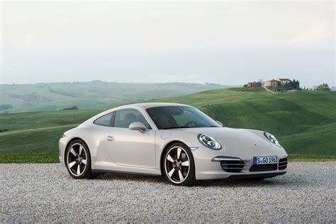 Porsche Sets Record For Largest Parade Of 911 Models Top Speed