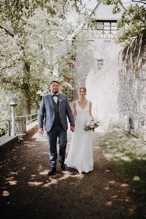 Nutze unseren blumenplaner auf blumigo.de und gestalte deine eigene blumenkreation für deine traumhochzeit. Gartenhochzeit: So könnte eure Hochzeit im eigenen Garten ...