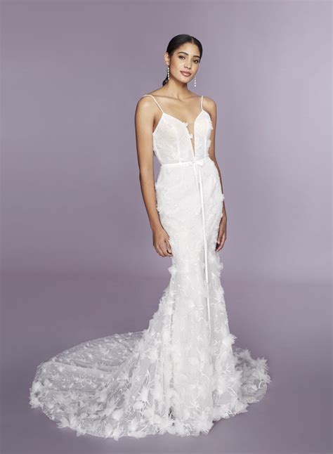 10 Spring 2022 Wedding Dress Trends From Bridal Fashion Week