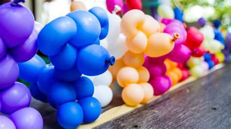 13 Balloon Sculptures That Let Your Imagination Float Away | Mental Floss