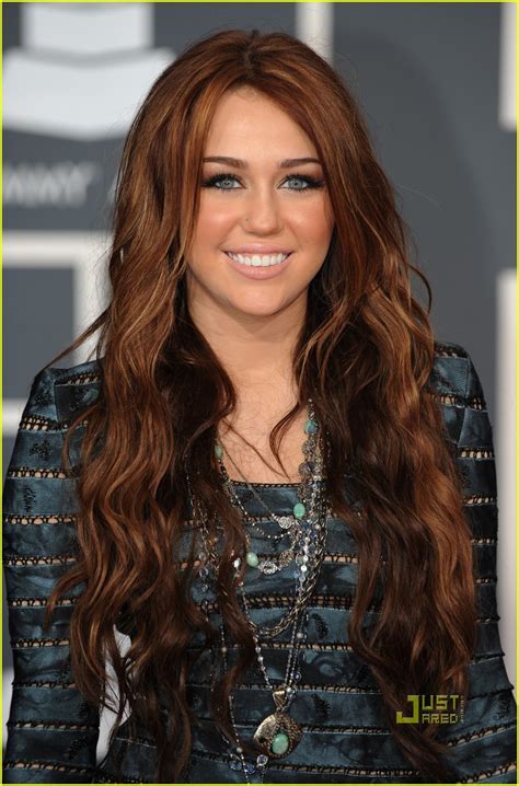 Miley Cyrus Grammys 2010 Red Carpet Photo 2413080 2010 Grammy