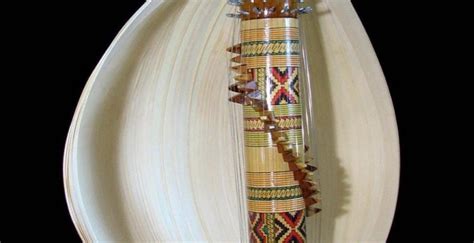 Kedua jenis alat musik tradisional ini bentuknya sama seperti boning hanya saja memiliki nada yang berbeda, perlu anda ketahui bahwa kethuk dan kempul juga bersifat memiliki ciri khas berwarna putih, sasando merupakan alat musik tradisional dari pulau rote, nusa tenggara timur (ntt). Alat Musik SASANDO : Sejarah, Asal Daerah & Jenisnya LENGKAP