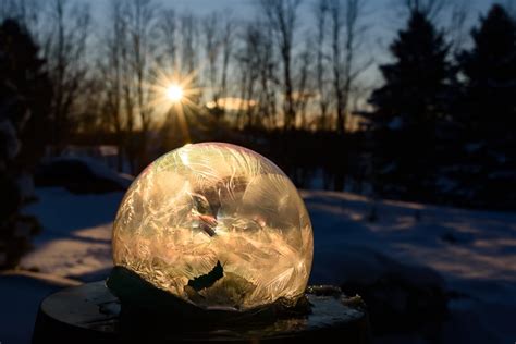 Frozen Bubble Photos Capture The Amazing Beauty Of Ice Crystals