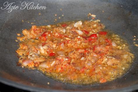 Kali ini kami ingin berkongsi cara memasak kangkung goreng belacan yang ringkas dan mudah. Kacang Botol Goreng Belacan - Azie Kitchen