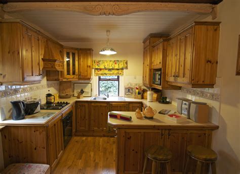Dating back over 300 years, honeymoon cottage (cottages ireland) is an exclusive thatched holiday cottage nestled on bettystown's beachfront, on ireland's east coast. Honeymoon Cottage • Luxury Honeymoon Cottage in Ireland