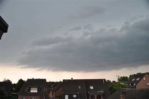Sollten aktuell unwetterwarnungen für mönchengladbach vorliegen, so bekommen sie diese hier am kopf der seite angezeigt, mit einer kurzen zusammenfassung, um was für ein unwetter es sich. Mönchengladbach: Unwetterwarnung vor schwerem Gewitter