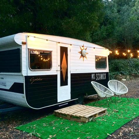 Currently in its fifth generation, it comes wi. Top And Unique 15 Vintage Caravans Ideas for Cozy Camping ...