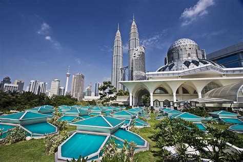 32 people were killed and 180,000 people were affected. Kuala Lumpur, Malaysia - Tourist Destinations