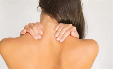 Pinched Nerve In The Shoulder Blade Causesymptomstreatment