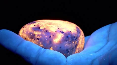 New Glowing Yooperlite Rocks Discovered In Michigan Ktxs