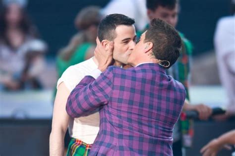 glasgow 2014 games chief reveals john barrowman s gay kiss was scripted to emphasis equality of