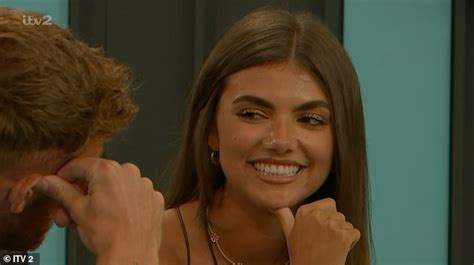 love island s sammie admits her head is scrambled by ryan while tom flirts up a storm with