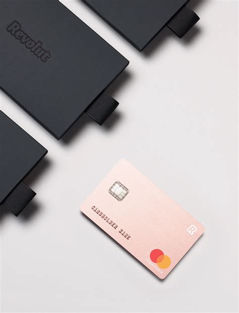 Blond Created A Bank Card That Forgoes Decoration And Embellishment In