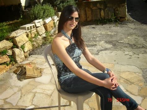 Beautiful Pictures Around The World Cute Arabian Girl Wear Jeans With