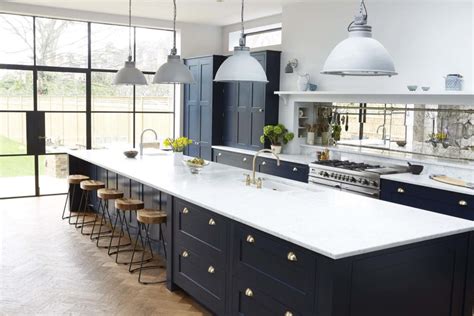 Dark blue quartz stone kitchen countertop. 15 Gorgeous Dark Blue Kitchens - Inspiration and Ideas ...