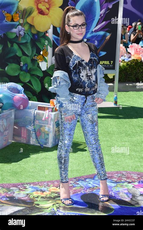 Madisyn Shipman Attends The Premiere Of Sony Pictures Smurfs The