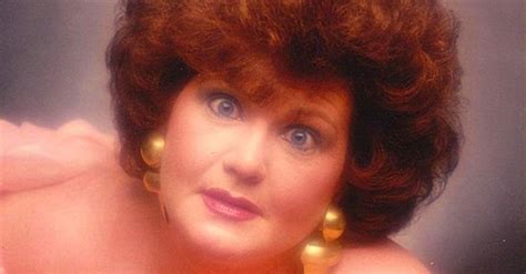 35 Awesomely Awkward Glamour Shots That Cannot Be Unseen 22 Words