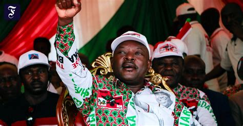Outgoing burundi president pierre nkurunziza died after suffering a cardiac arrest on monday, according to a statement posted on the official burundi government twitter account. In Burundi wird ein neuer Präsident gewählt
