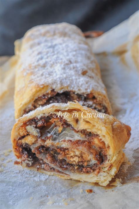 Il sapore deciso del cioccolato, unito al soffice zucchero della meringa, crea un connubio particolarmente gustoso atto a soddisfare i palati di grandi e piccini. STRUDEL AL CIOCCOLATO ricetta veloce e facile