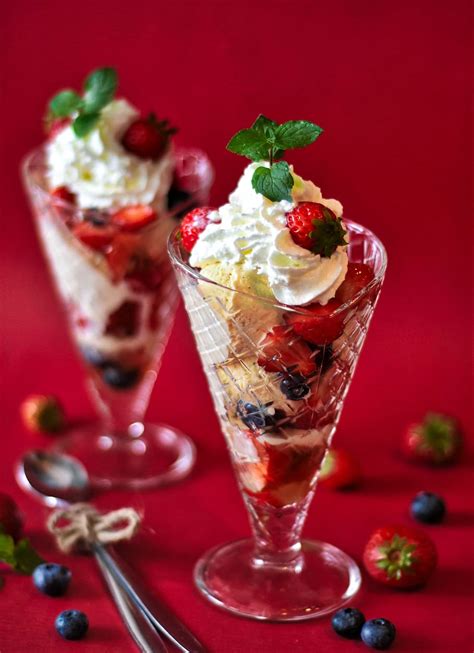 Ice Ice Cream Ice Cream Sundae Dessert Strawberries Berries Cream