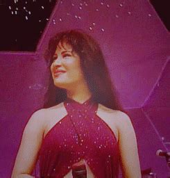 Swear to shake it up. Selena quintanilla pots como la flor GIF - Find on GIFER