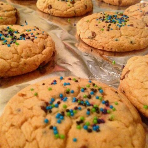 1 cup each of chips ahoy, honey maid s'mores, oreo cookies & crème. Duncan Hines Cake Mix Cookies : Recipe: Funfetti Gooey Butter Cookies | Duncan Hines Canada ...