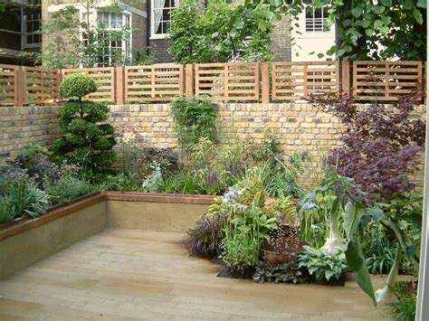 Tiny Courtyard Garden In London Sam Butler Garden Design Oak Trellis