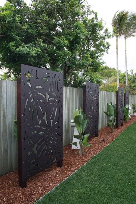 Easy diy outdoor privacy screens for decks, backyard, fence, and balcony with simple materials like metal and wood to create free standing or movable screens. Decorative garden screens | Backyard Ideas | Garden ...