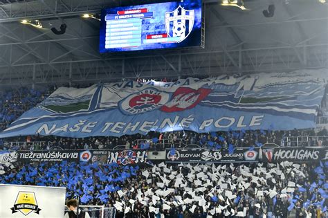 Fondato in cecoslovacchia nel 1919, vanta la vittoria in 9 campionati cecoslovacchi e 11 slovacchi. Pre fanúšikov pripravené viaceré zaujímavé aktivity :: ŠK ...