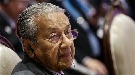 Akan tetapi, tanpa memikirkan posisinya itu, hubungan malaysia dan china terancam memanas. Mahathir minta hubungan budaya dan ekonomi lebih erat ...