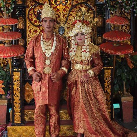 Keduanya memiliki ciri khas berbeda namun tetap menggambarkan kebesaran budaya palembang. 20+ Inspirasi Baju Nikah Adat Palembang Modern - Flatpop Megan