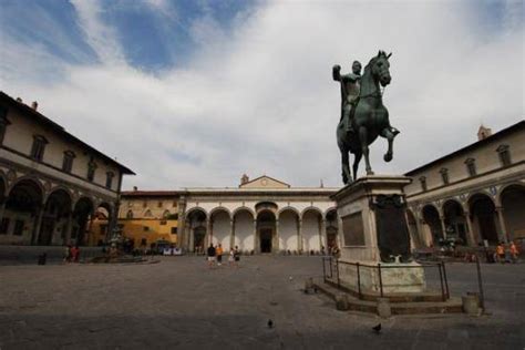 La pizzeria, aperta dal lunedì alla domenica, è guidata dal giovanissimo maestro pizzaiolo antonio cappadocia pugliese d'origine e fiorentino d'adozione che. I segreti di Piazza Santissima Annunziata e dintorni ...