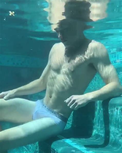 Barefaced Underwater In Bulging Speedo Video Thisvid Com