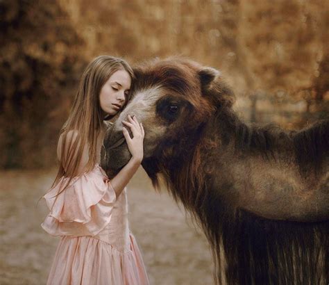 31 Unusual And Heartwarming Friendships Between Human And Animals
