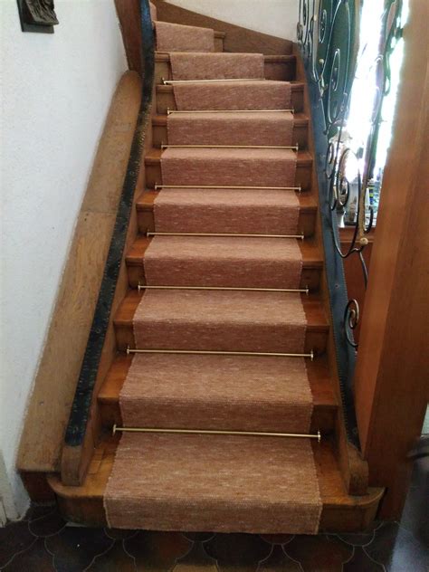 Treppe mit neu verlegtem beigem teppich bild kaufen 12415654 living4media. Laufer Treppenstufen