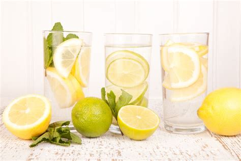 Salah satu waktu yang tepat untuk melakukan terapi dengan menggunakan air lemon adalah pada waktu malam hari. 47+ Manfaat Minum Air Lemon Hangat Images - Content