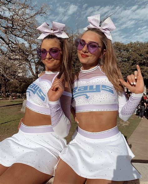 𝐥𝐚𝐯𝐞𝐧𝐝𝐞𝐫 𝐫𝐚𝐲𝐬 sexy cheerleaders girls fashion clothes curly girl hairstyles
