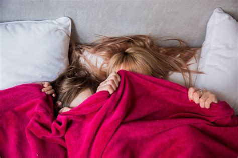 Premium Photo Mother And Daughter Hiding Under Blanket In A Bed