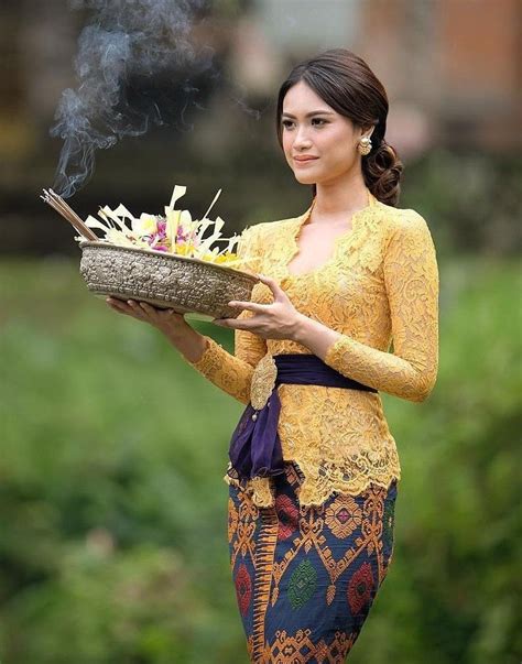 Jenis Baju Kebaya Wajib Dikenali Oleh Para Wanita