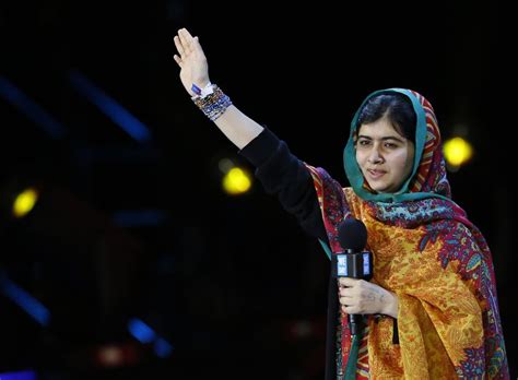 She is from pakistan and she campaigns for the rights of girls to get an education. Nobelpreis: Malala Yousafzai und Kailash Satyarthi ...