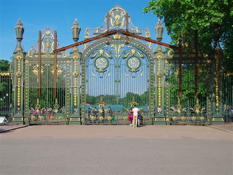 Le parc de la tête d'or accueille, depuis octobre 2006, une plaine africaine au coeur du jardin zoologique. Le parc de la Tête d'Or doit-il être transféré à la ...