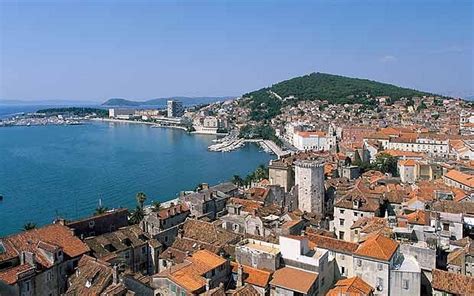 Night shyamalan returns with an original thriller that delves into the mysterious recesses of one man's fractured, gifted mind. Split, Croatia: a cultural city guide - Telegraph